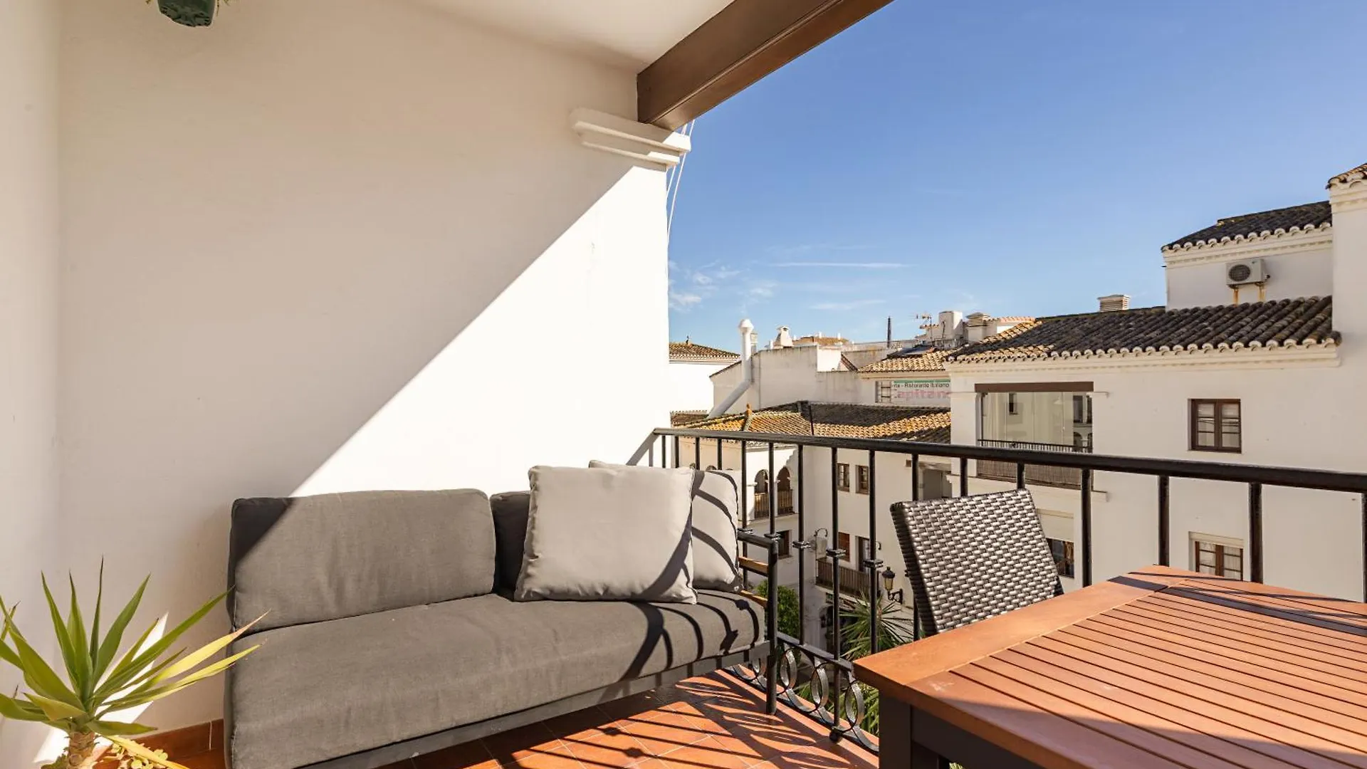 Duquesa Port Studio Apartment - Bright Sunlit Terrace Manilva