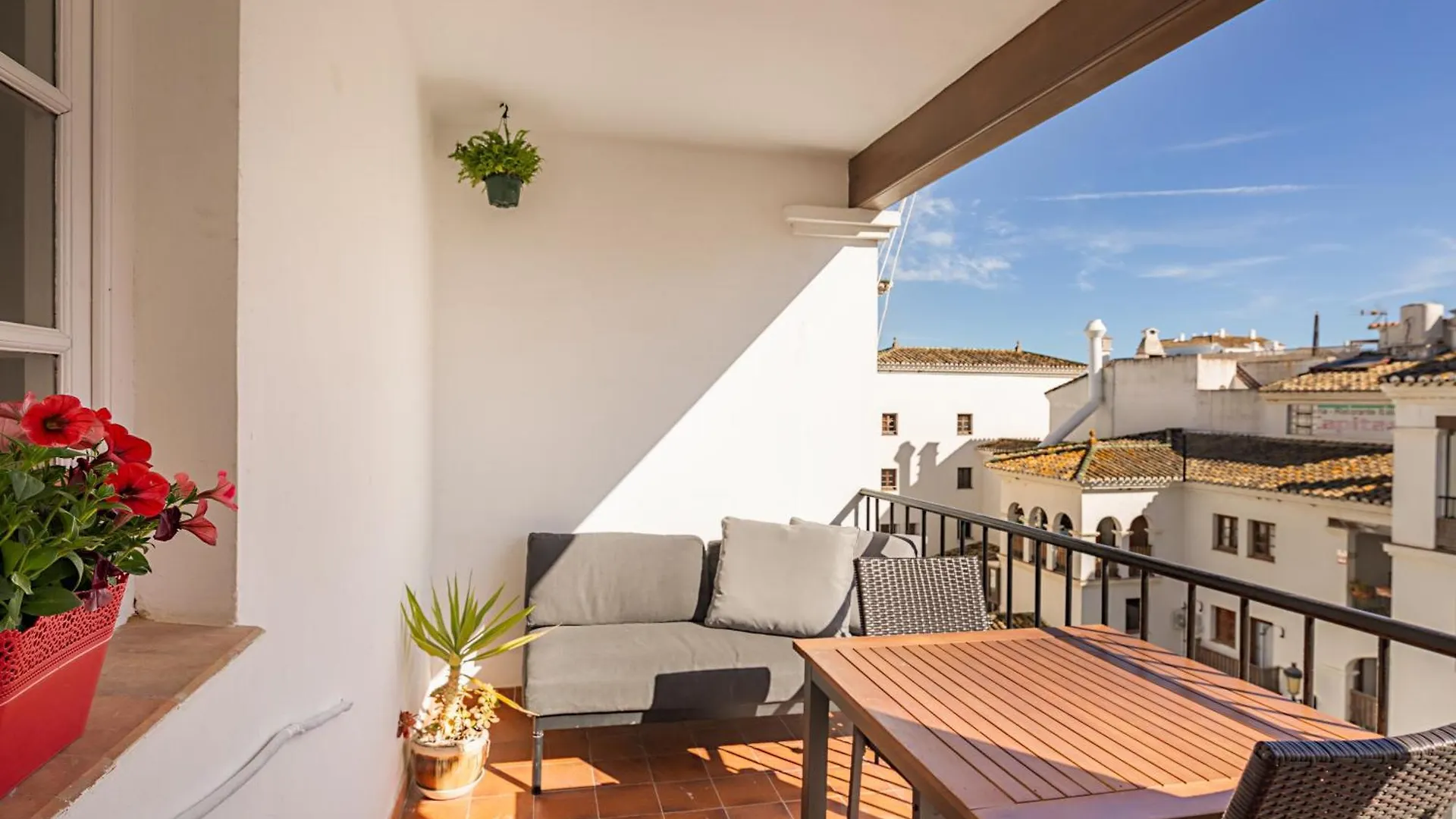 Duquesa Port Studio Apartment - Bright Sunlit Terrace Manilva Spain