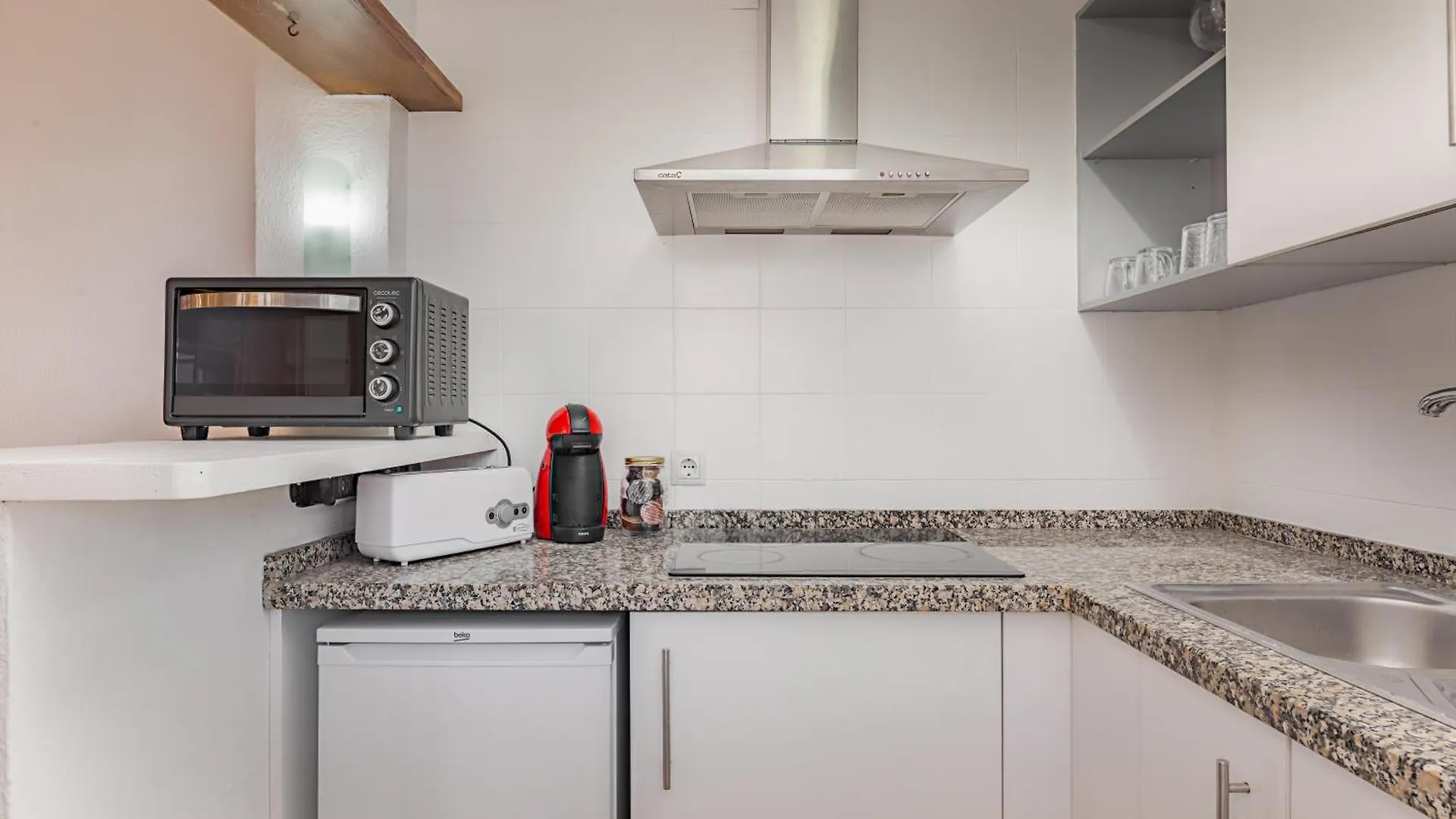 Duquesa Port Studio Apartment - Bright Sunlit Terrace Manilva