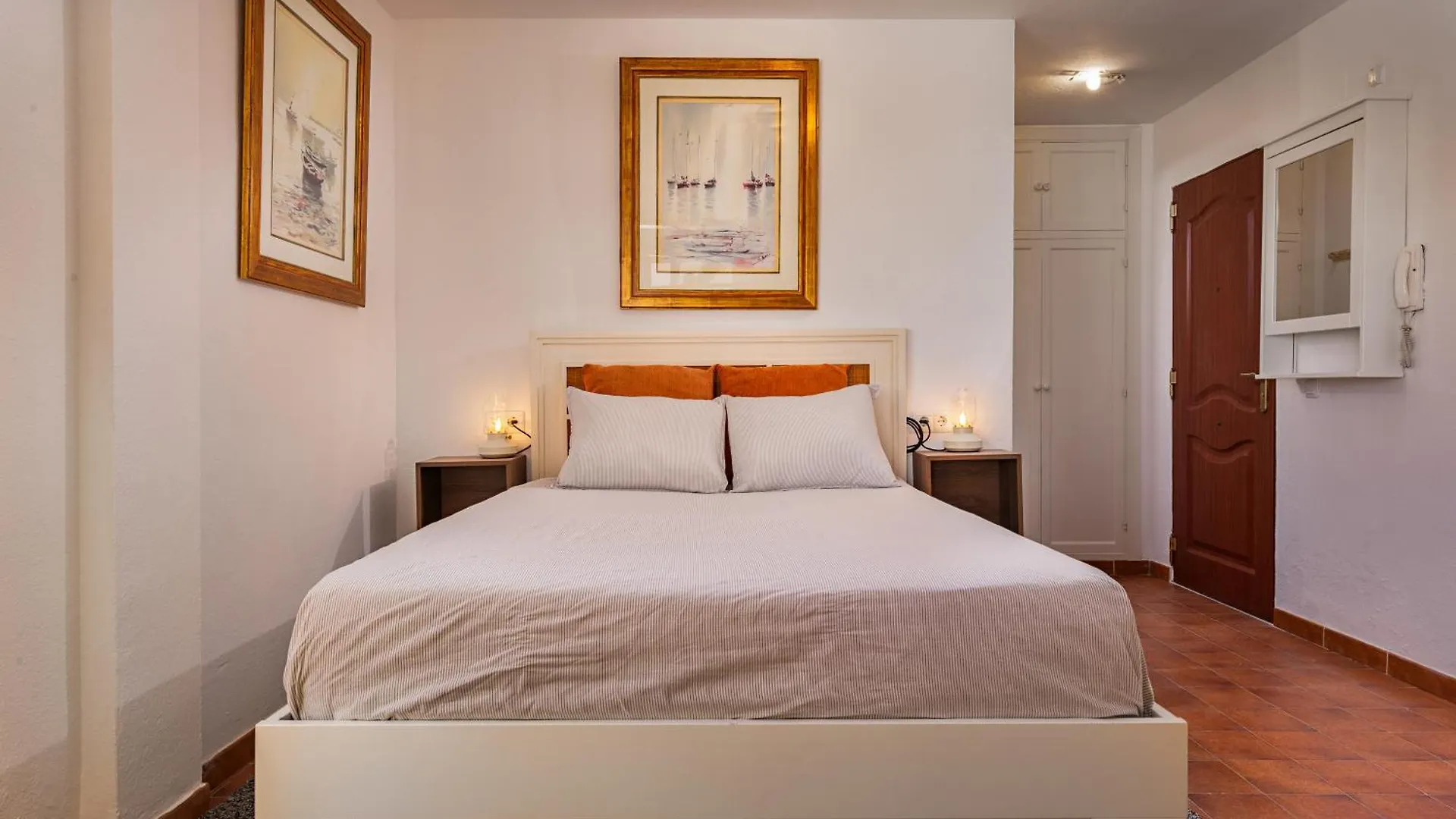 Duquesa Port Studio Apartment - Bright Sunlit Terrace Manilva Spain